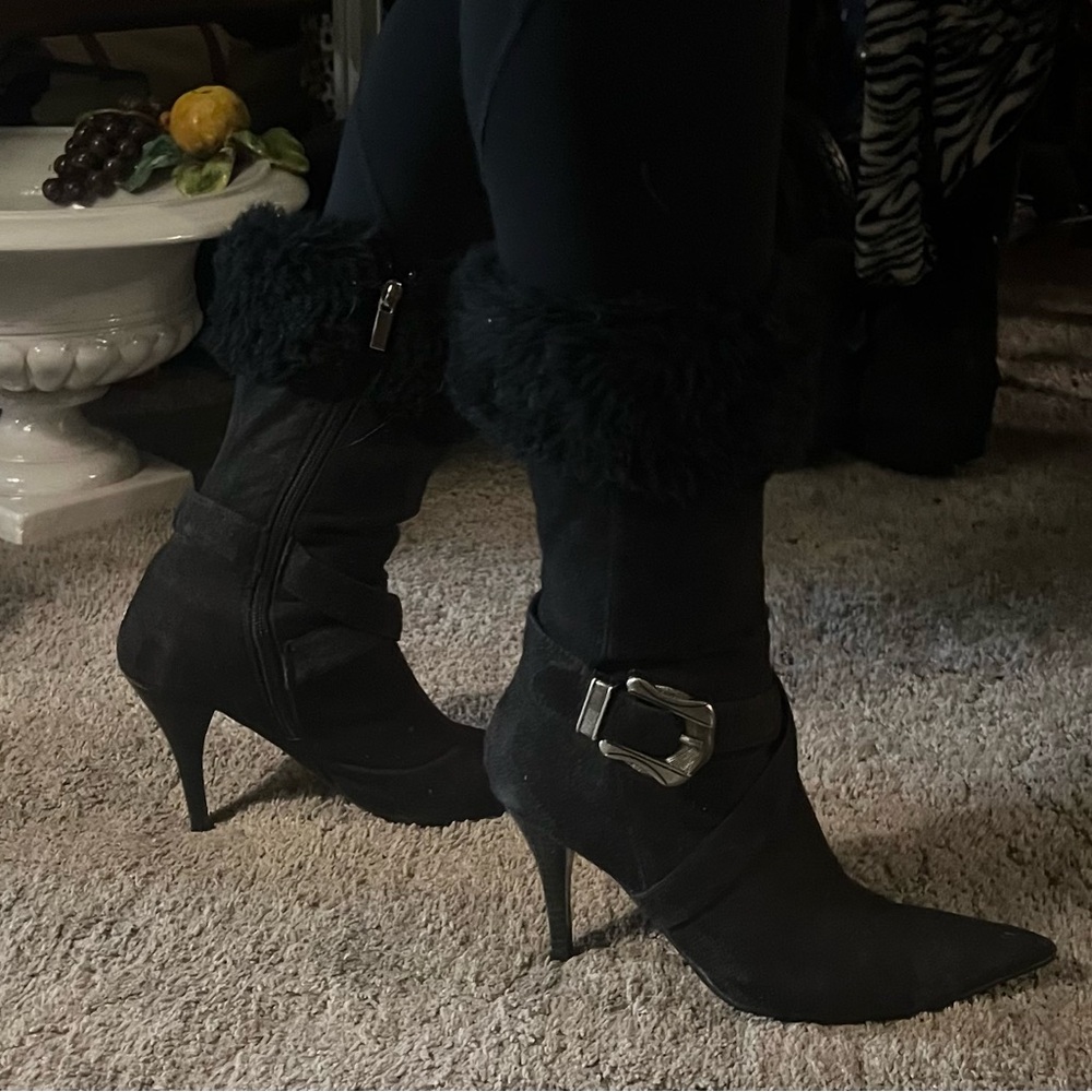 Boots- Ladies Black w/inside zipper Size 8 1/2